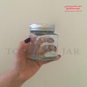 شیشه مکعب در کانتینری